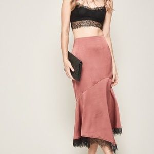A Solid Woven Midi Skirt